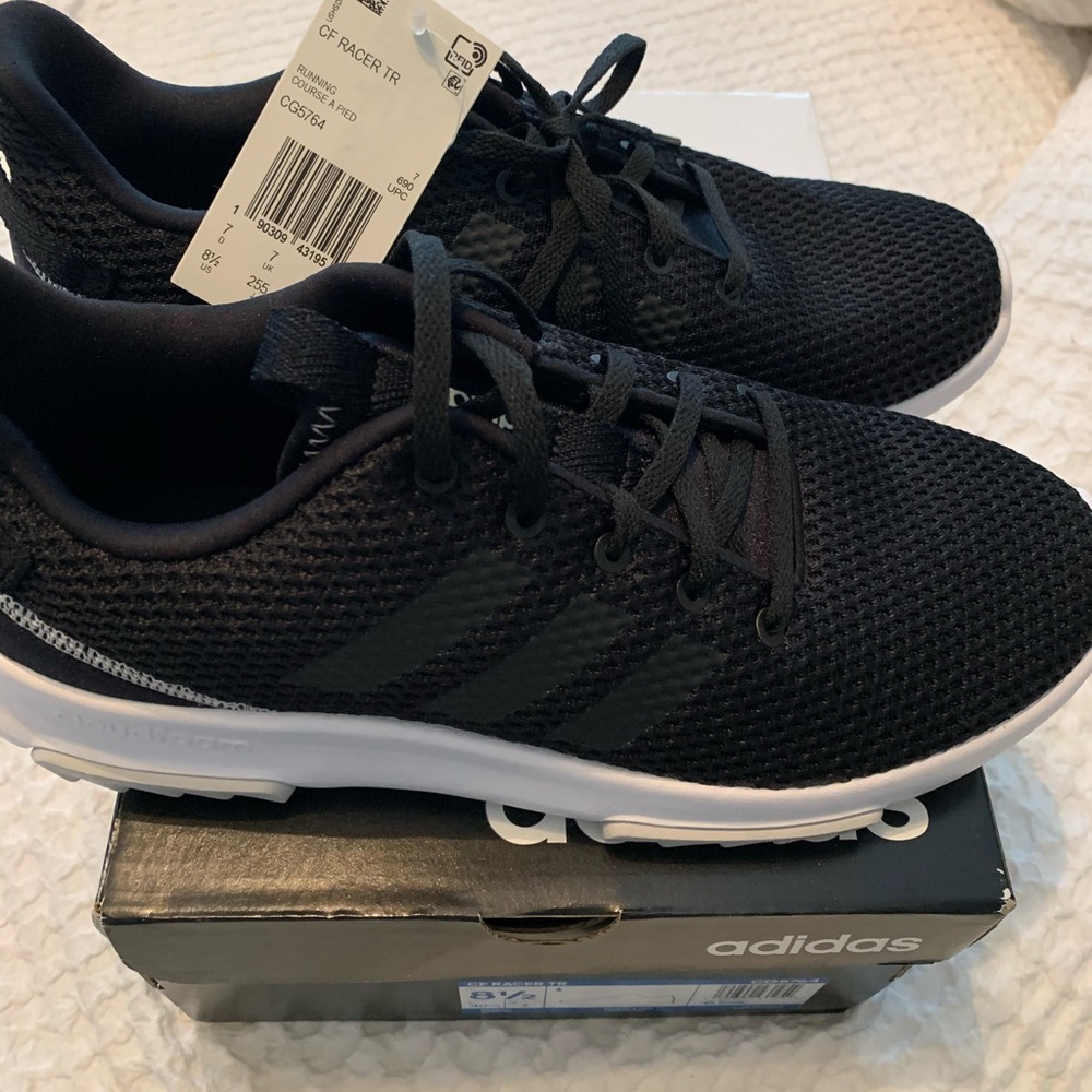 Women’s Adidas running shoe 8.5 black NWT
